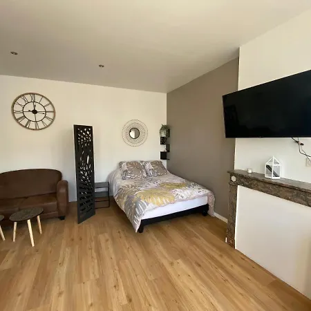 Brown Cosy Apartment Louviers Exterior photo